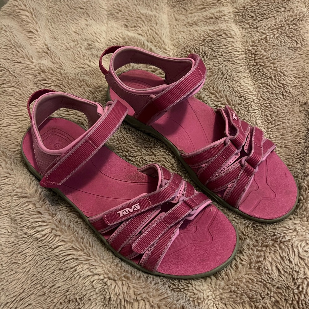 NEW Teva Tirra’s